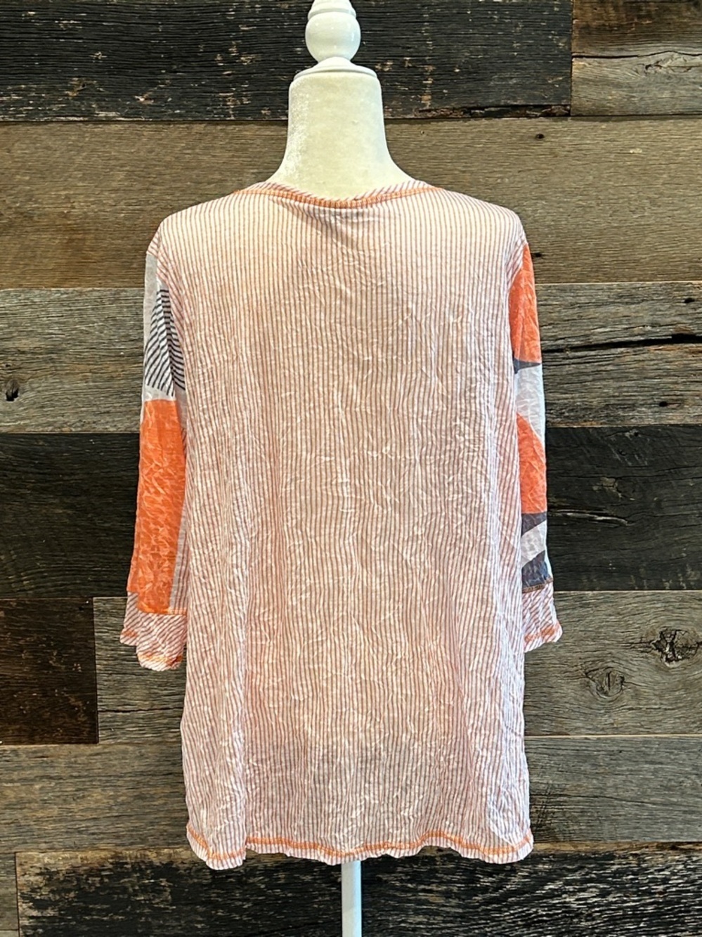 CW Carine Lightweight V-neck Top. 1X - Picture 2 of 7
